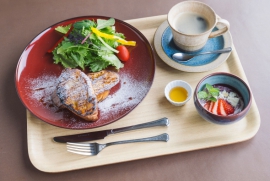 瑞浪 堀養蜂園の蜂蜜使用の石窯フレンチトースト バニラアイス添え